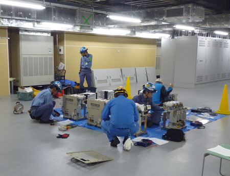 【画像】電力を「入・切」制御する遮断器の試験・整備